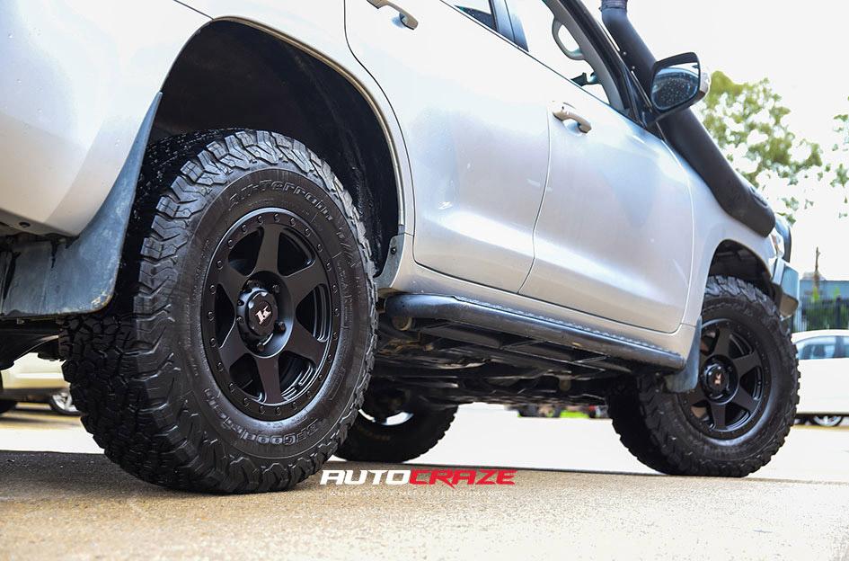 TOYOTA LANDCRUSIER QUAKE SATIN BLACK
